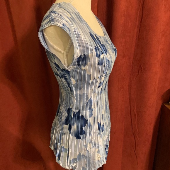 Top - Picture 3 of 4